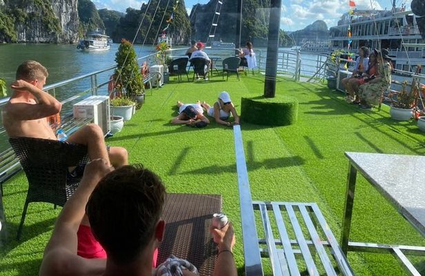 1 Day Tour to Halong Bay Cruise from 3 - 5 star Cruise & Transfer