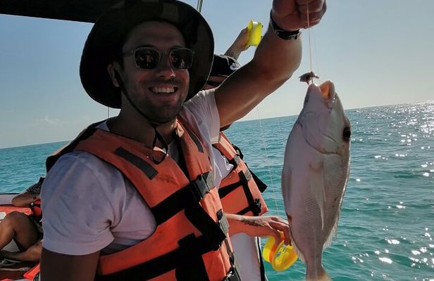 Private Fishing Tour in Holbox Island with Lunch and Pick up