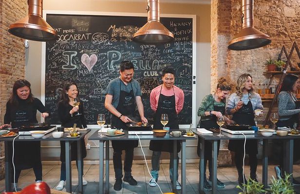 Paella Experience and Bottomless Wine in Barcelona