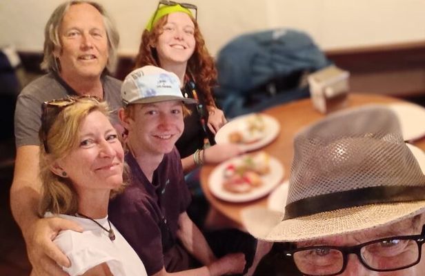 2-hour private tour in French with pinxos tasting