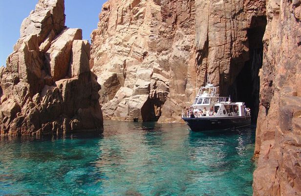 Friendly discovery of Scandola Calanques de Piana and meal stop at Girolata