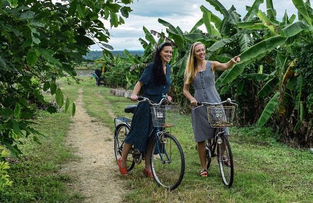Private Bicycle Tour to Chiang Mai and Thai Cooking Class