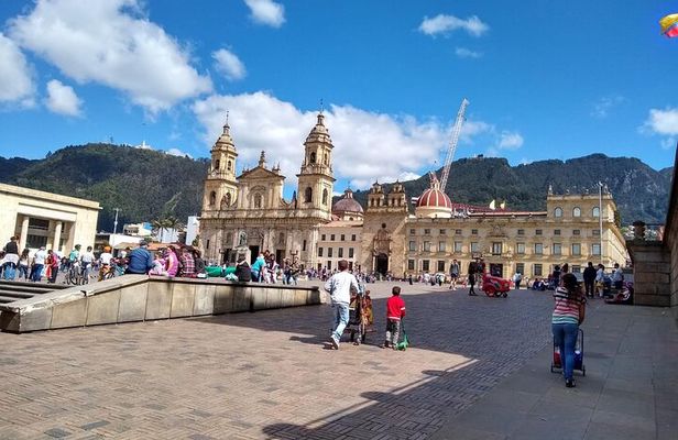 La Candelaria + Monserrate 5-7H Walking Tour Bogotá
