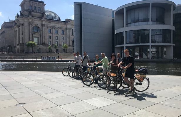 Small-Group Historical Bike Tour in Berlin