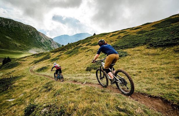 E mountain bike tour