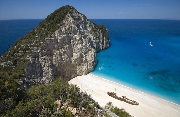 Half Day Shipwreck Bay Guided Tour by Fast Boat