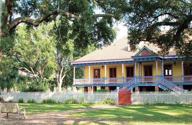 Full-Day Laura Plantation & Airboat Swamp Tour with Pick up