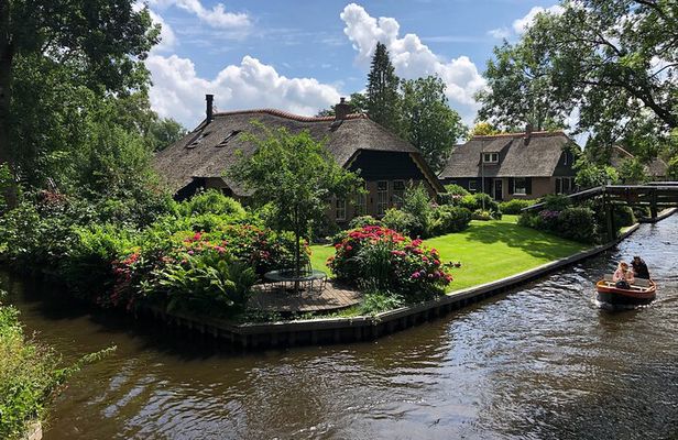 Giethoorn, Private Boat Tour & Exploring the North Netherlands