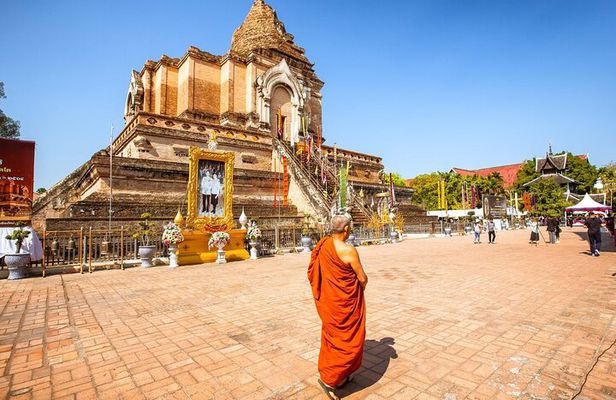 Half-Day Tour of Chiang Mai City Arts and Temples with Pick Up