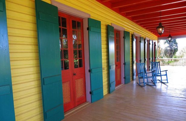 Experience Full-Day Laura Plantation & Pontoon Swamp Tour w/Transportation