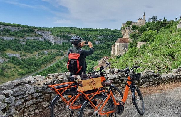 Guided tour of Rocamadour and its canyons by electric bike