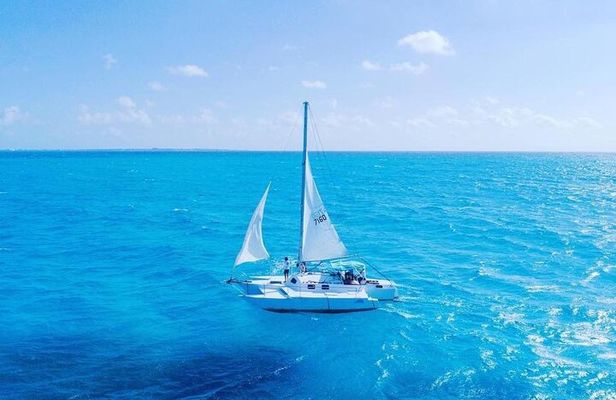 Isla Mujeres Tour in Private Catamaran with Snorkel and Lunch