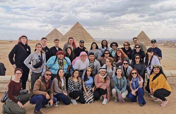 Tour to the Giza pyramids & Egyptian Museum