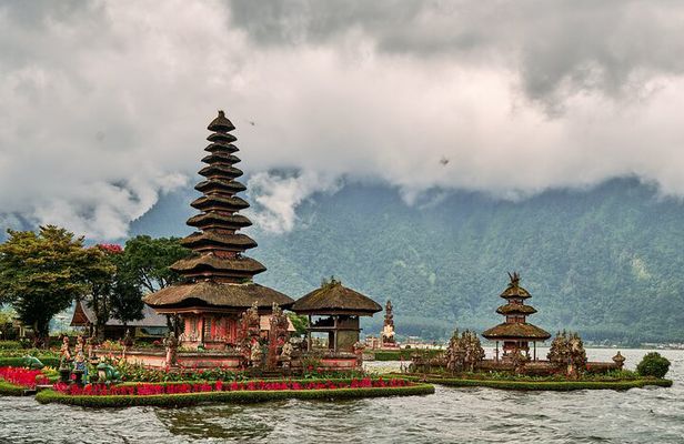 Full Day Wonders of Bali Group Tour with Pickup and Lunch