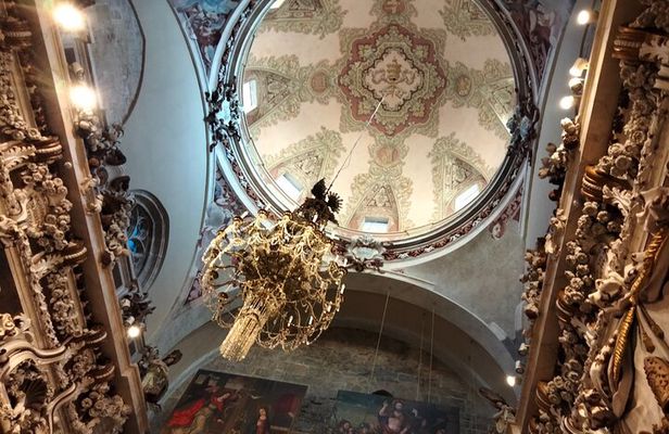 Tour of the Borgias with Cathedral included in Valencia