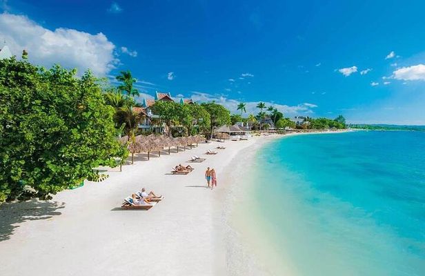 Negril's Private Day Trip with Margaritaville and Rick's Cafe