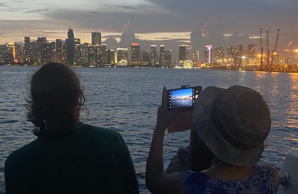 Miami: Sunset Biscayne Bay & Miami Skyline Cruise on Luxury Yacht