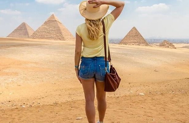 7-Hours Guided Tour to Giza Pyramids and Mummies Museum + Lunch