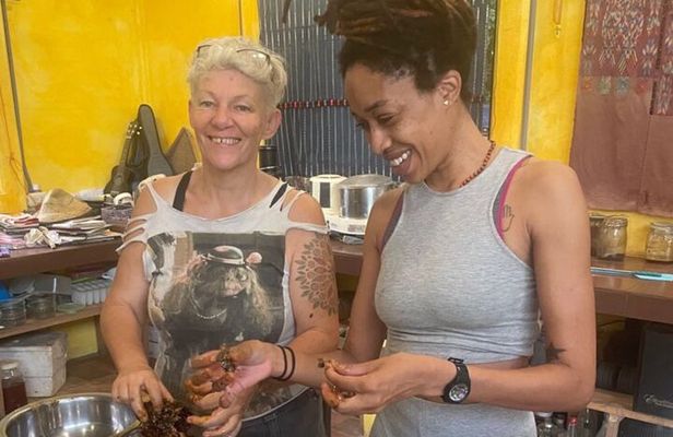 Puerto Viejo hands on chocolate making class. From bean to bar, get chocolatey!