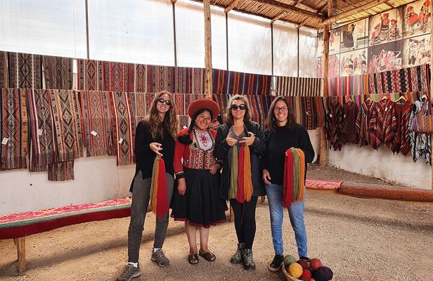 The Textile Workshop Experience (Cusco Region): ANDEAN COLORS