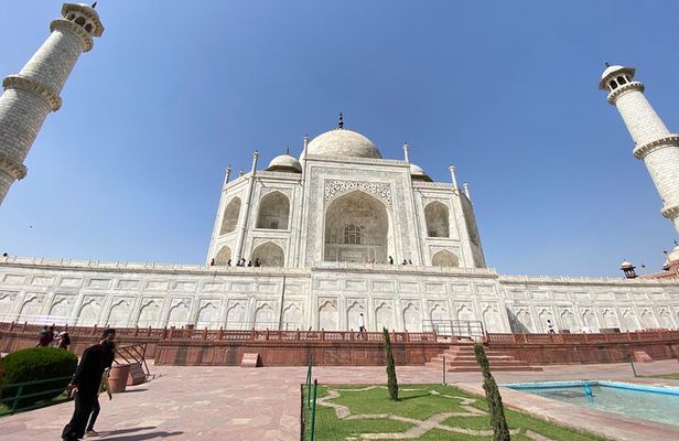 Private Full-Day Agra Taj Mahal Tour by Car with a Tour Guide