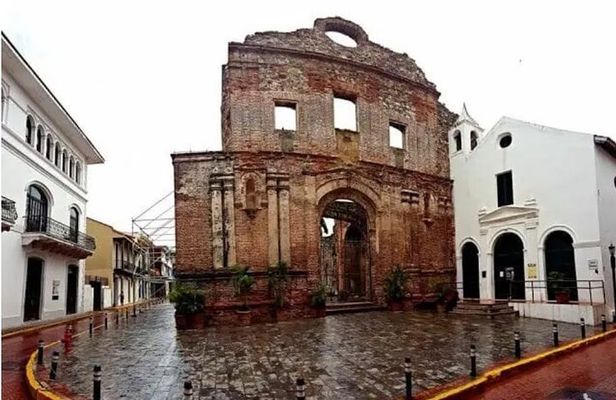 The Panama Canal Visitors Center and City Tour