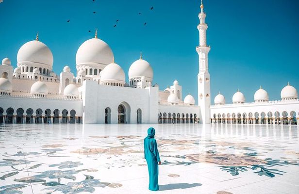 Abu Dhabi Day Tour with Qasr al Watan
