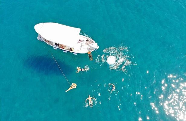 Boat excursion along the coast of Cefalù