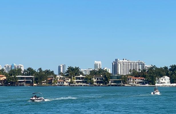 Water Taxi between Bayside Marketplace & South Beach