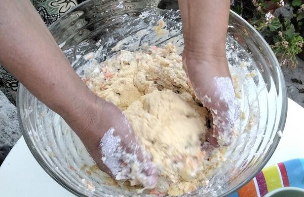 Cook and eat with locals in Thessaloniki - Private group