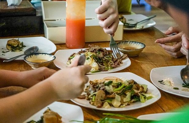 Siem Reap Evening Food Tour - Inclusive 5 stops Local Tastings