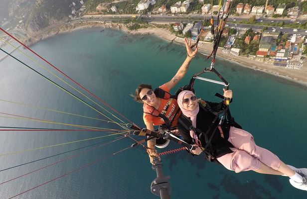 Halal Tandem Paragliding With Licensed Woman Pilot in Alanya