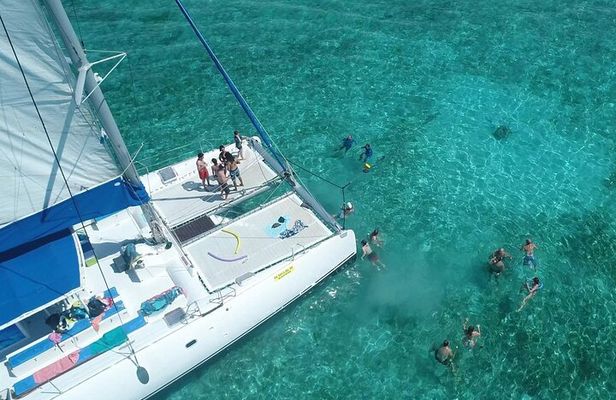 Full Day Catamaran Cruise on shared basis to Bénitiers Island