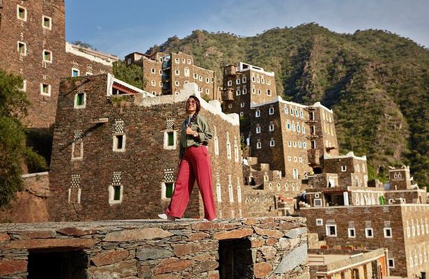 Full Day Historical & Rijal Almaa Tour