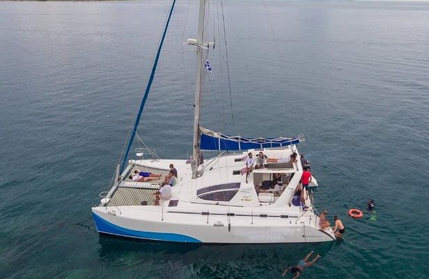 Full Day Private Catamaran Cruise to Bénitiers Island