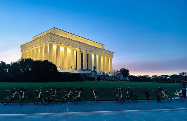 Washington DC Sites at Night Guided Bicycle Tour