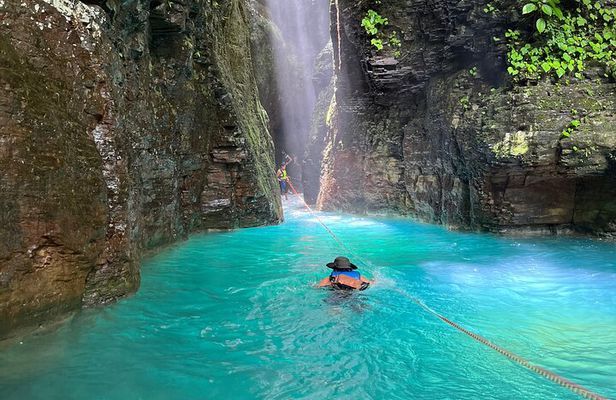 La Leona Waterfall Guided Tour+Transportation