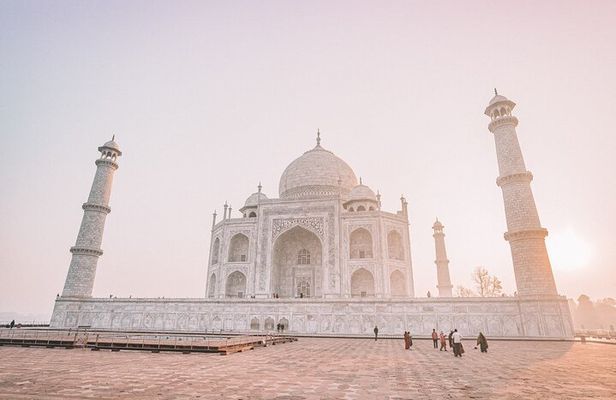 Private Taj Mahal, Agra & Jaipur Tour from Delhi by Car