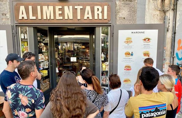 Eating Naples Street Food Tour with Guided Tasting and Sightseeing