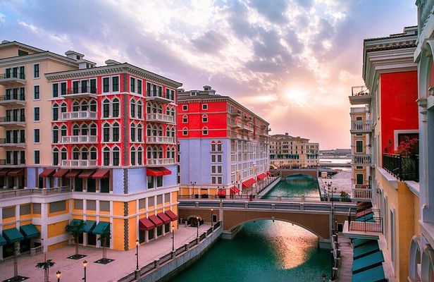 Private Photoshoot in Doha by Car to Katara Village, The Pearl, Souq Waqif, MIA