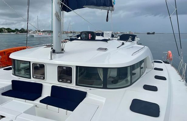 5 Hr Private Catamaran Cruise with lunch and drinks to 15-20 ppl