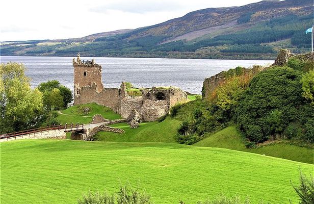 Full-Day Private Tour to Urquhart Castle Loch Ness and Inverness