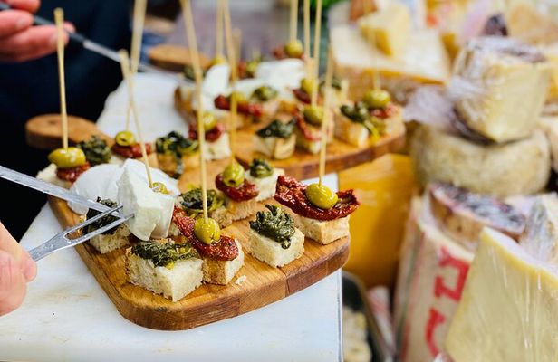 Flavors of Naples Decumani Street Food and Sightseeing Tour