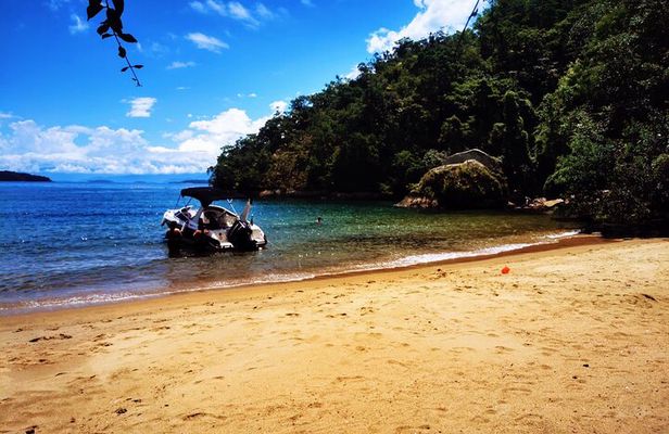 Private Speedboat Tour with Blue and Green Lagoons in Ilha Grande