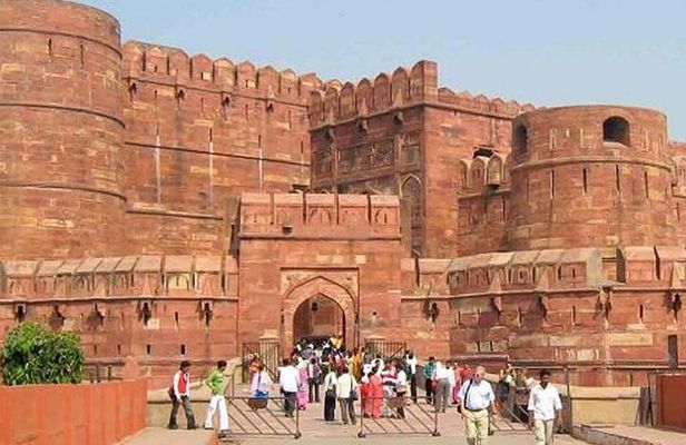 Private Full-Day Tour of Taj Mahal by Car from Delhi with Pickup