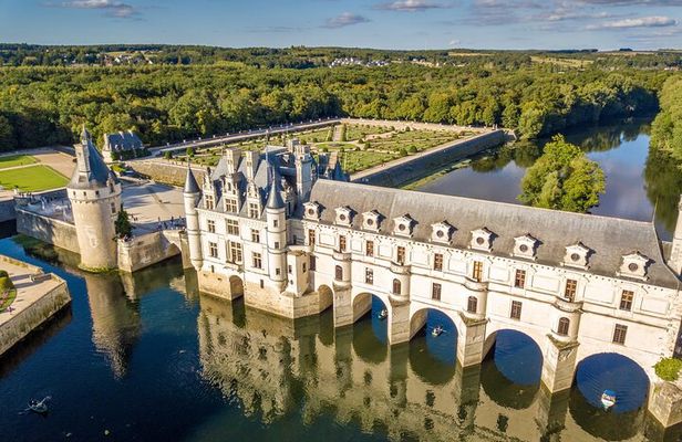 Loire Valley Castles Day Trip from Paris with Complementary Wine