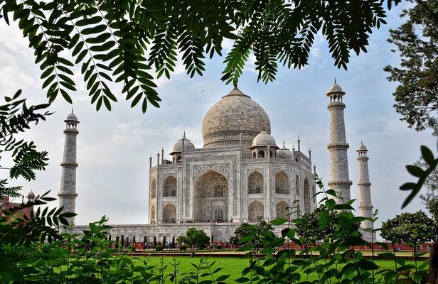Private Sunrise Taj Mahal & Agra Tour From Delhi by Car