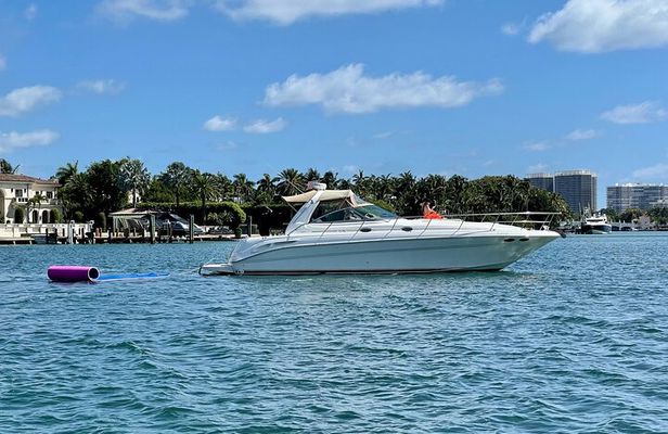 Miami Yacht Party – Discover Secret Spots w/ Captain & Drinks