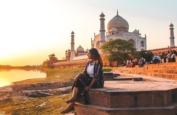 Full Day Taj Mahal Tour by Gatimaan Express Train