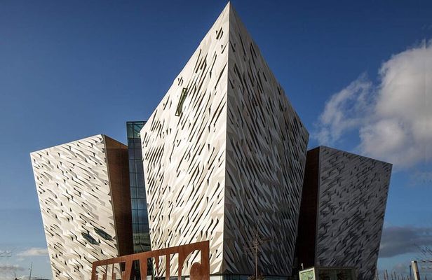 Giant's Causeway with the Titanic Exhibition and the best of Northern Ireland